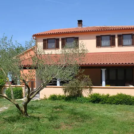 Haus Matteo 255s Lägenhet Pula